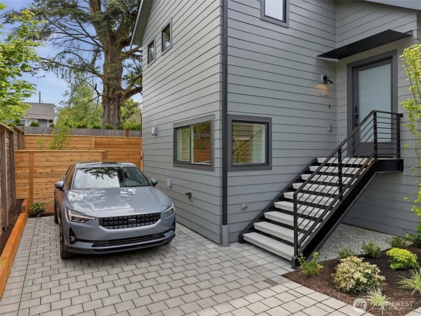 Property photo for 8126 12th Avenue Sw, Seattle photo 3