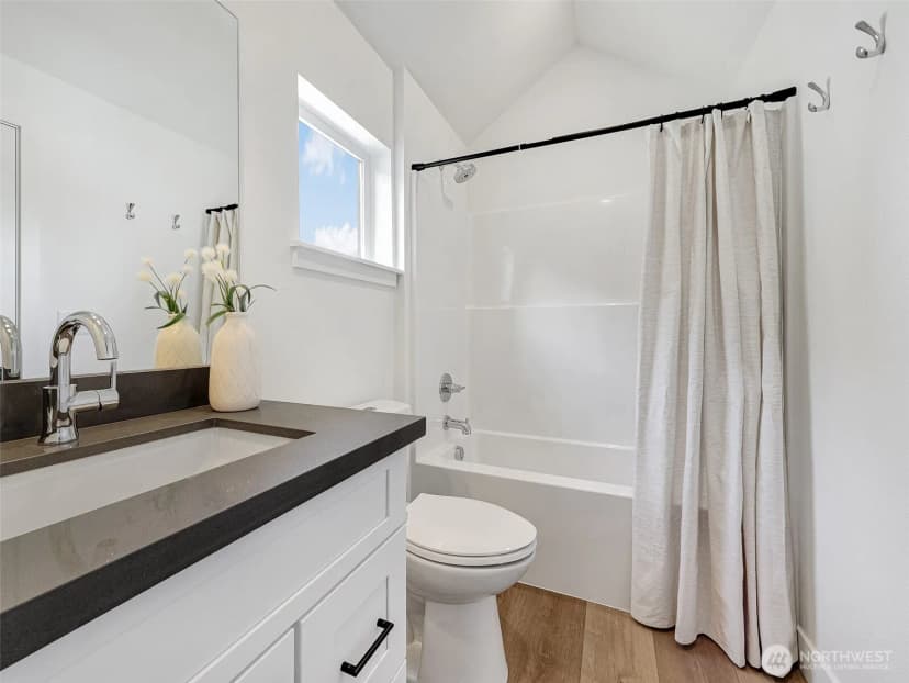 Property photo for 8126 12th Avenue Sw, Seattle photo 18