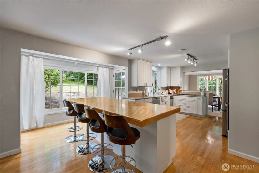 Property photo for 10323 Crescent Valley Drive Nw, Gig Harbor photo 11