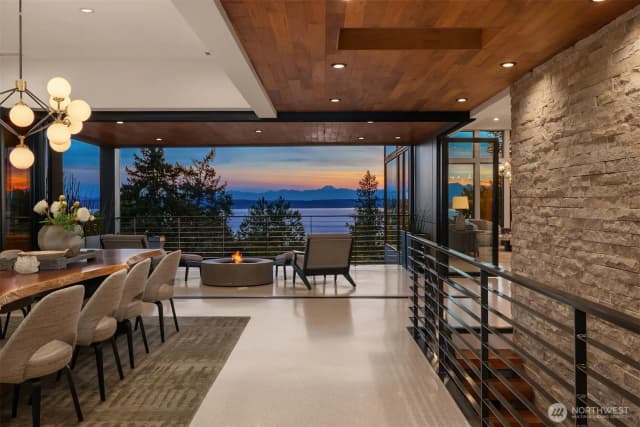 Property photo for 2825 Magnolia Boulevard W, Seattle photo 2