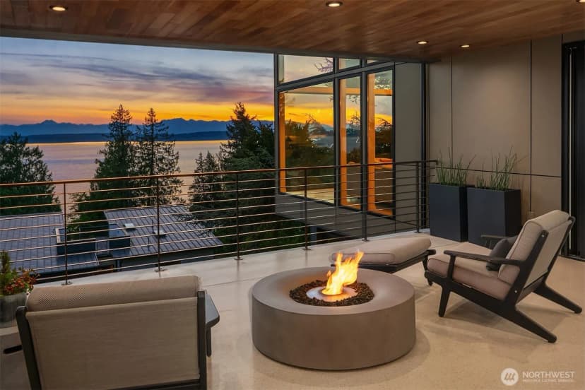 Property photo for 2825 Magnolia Boulevard W, Seattle photo 4