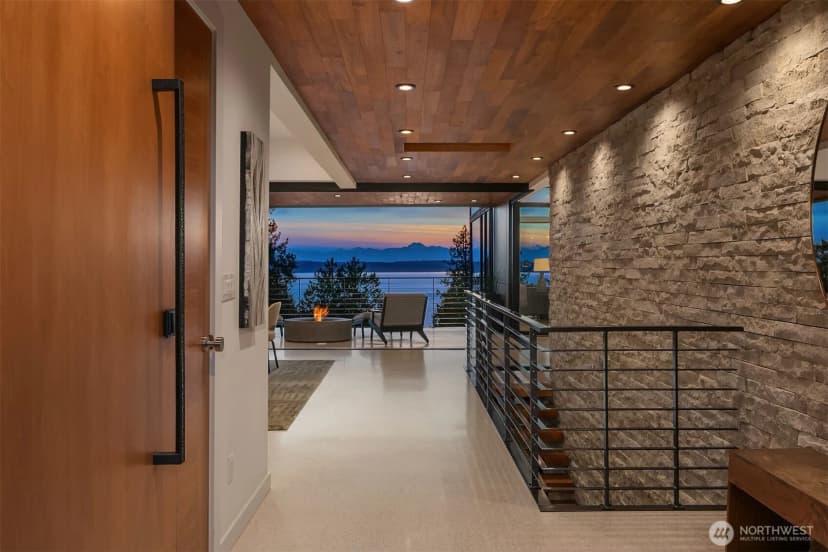 Property photo for 2825 Magnolia Boulevard W, Seattle