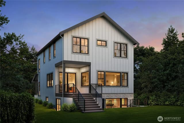 Property photo for 2618 29th Avenue W, Seattle photo 3