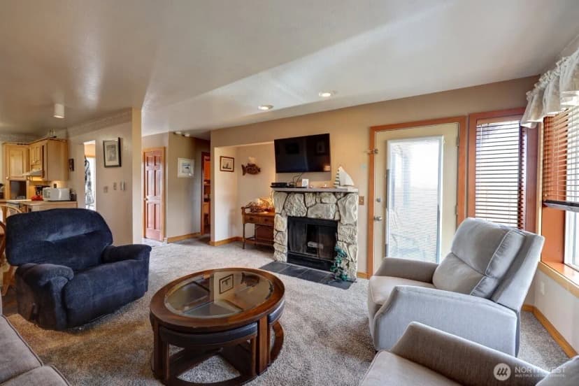 Property photo for 210 26th Street Nw #203-4, Long Beach