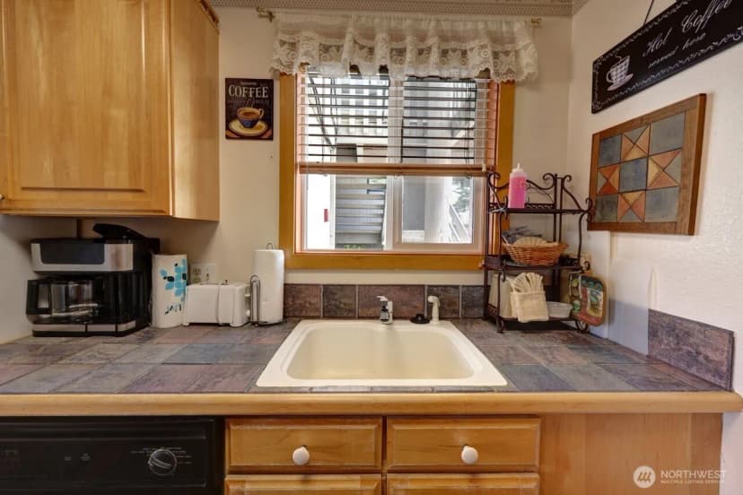 Property photo for 210 26th Street Nw #203-4, Long Beach photo 9