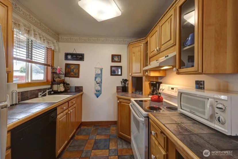 Property photo for 210 26th Street Nw #203-4, Long Beach photo 7