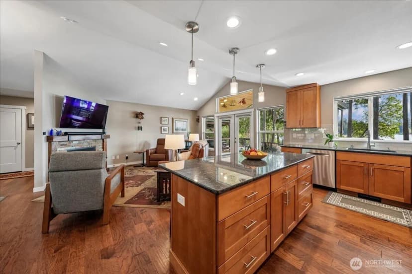 Property photo for 11013 Bayview Circle, Anderson Island photo 19