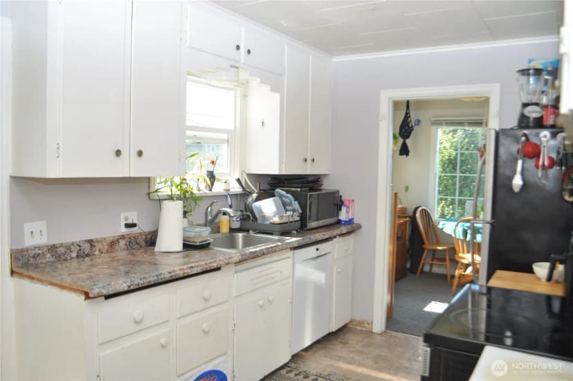 Property photo for 817 34th Street, Anacortes photo 3