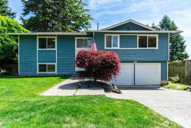 Property photo for 9236 Ne 136 Place, Kirkland, WA 98034