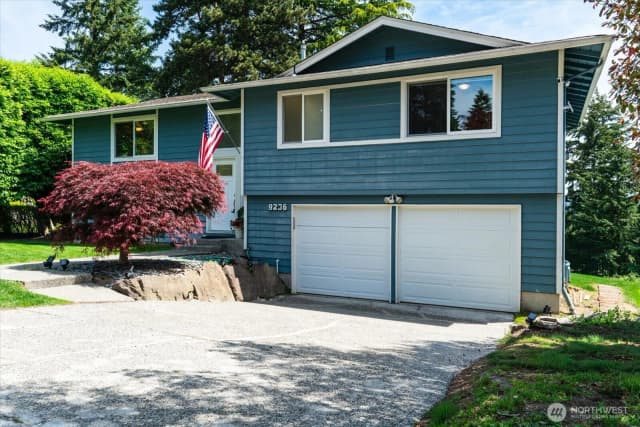 Property photo for 9236 Ne 136 Place, Kirkland photo 2
