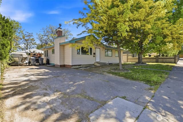 Property photo for 629 S Conway Street, Kennewick photo 2