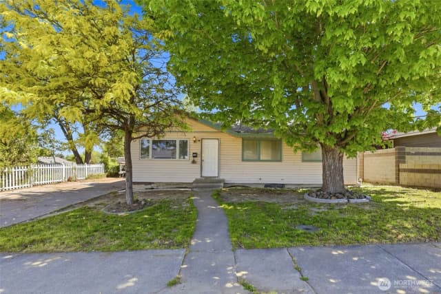 Property photo for 629 S Conway Street, Kennewick