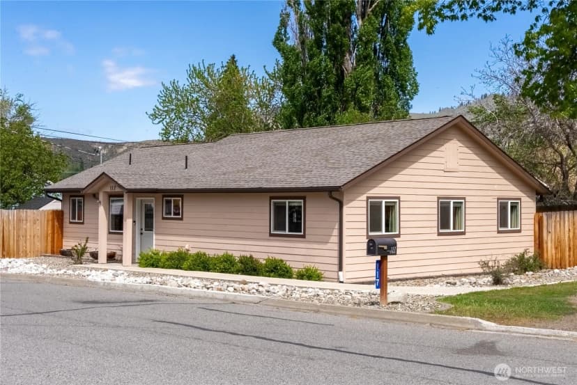 Property photo for 117 E 7th Street, Tonasket photo 2