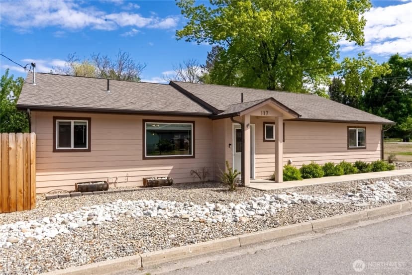Property photo for 117 E 7th Street, Tonasket photo 3