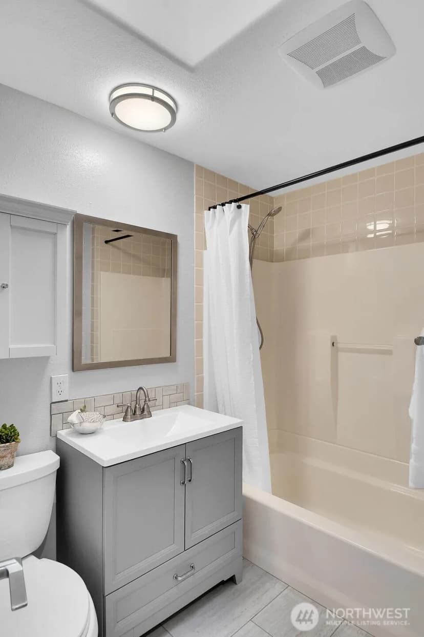 Property photo for 12117 Ne 143rd Place, Kirkland photo 19