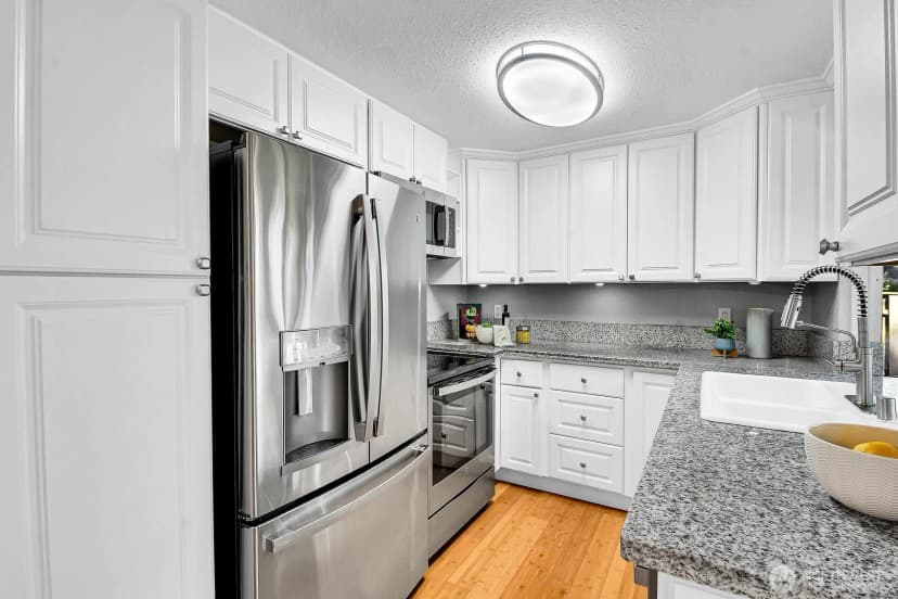 Property photo for 12117 Ne 143rd Place, Kirkland photo 10