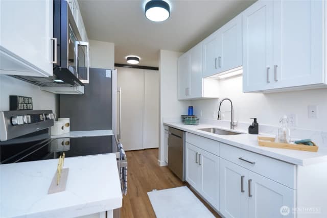 Property photo for 13229 Linden Avenue N #403b, Seattle photo 4