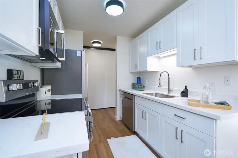 Property photo for 13229 Linden Avenue N #403b, Seattle photo 4