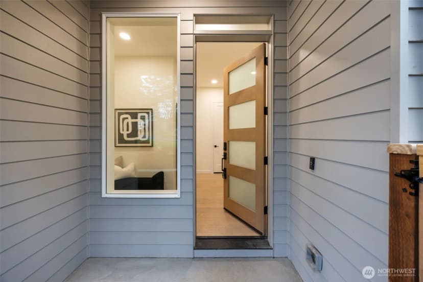 Property photo for 8403 Ne 137th Street, Kirkland photo 4