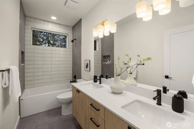 Property photo for 8403 Ne 137th Street, Kirkland photo 21