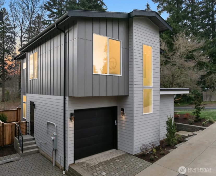 Property photo for 8403 Ne 137th Street, Kirkland photo 3