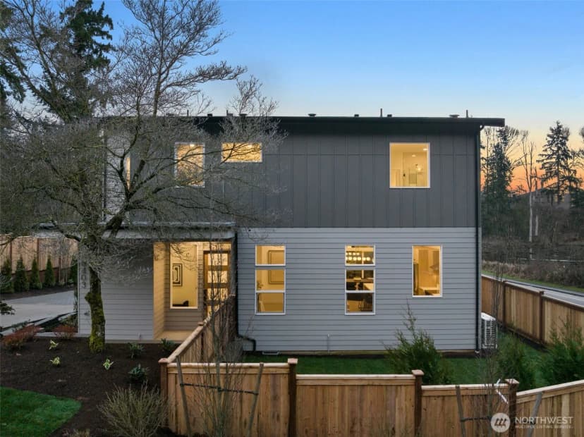 Property photo for 8403 Ne 137th Street, Kirkland photo 2