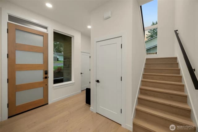 Property photo for 8403 Ne 137th Street, Kirkland photo 5