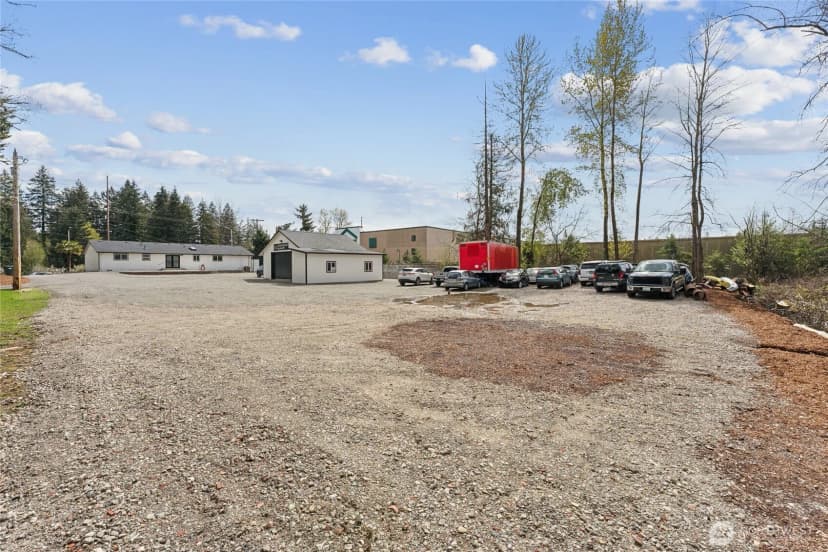 Property photo for 15422 Canyon Road E, Puyallup photo 9
