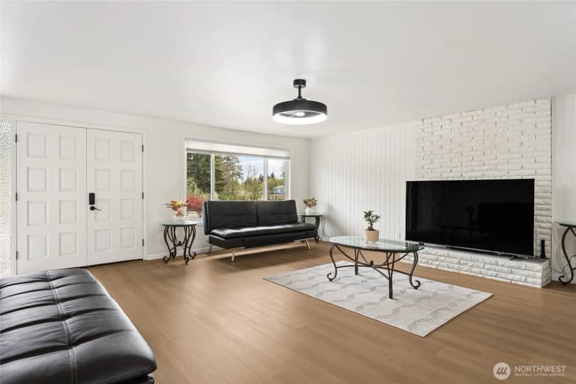 Property photo for 15422 Canyon Road E, Puyallup photo 10