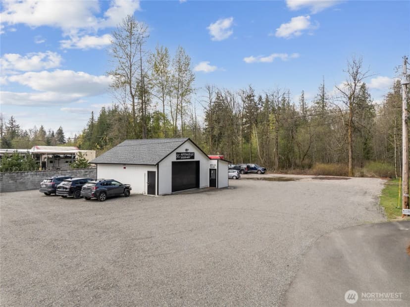 Property photo for 15422 Canyon Road E, Puyallup photo 3