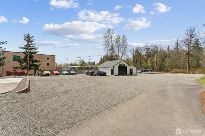 Property photo for 15422 Canyon Road E, Puyallup photo 8