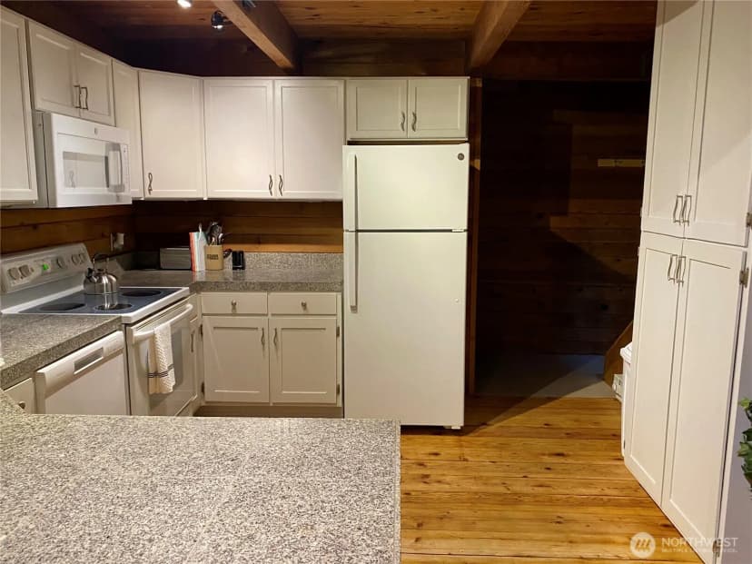 Property photo for 16726 Mountain Side Drive E, Greenwater photo 9