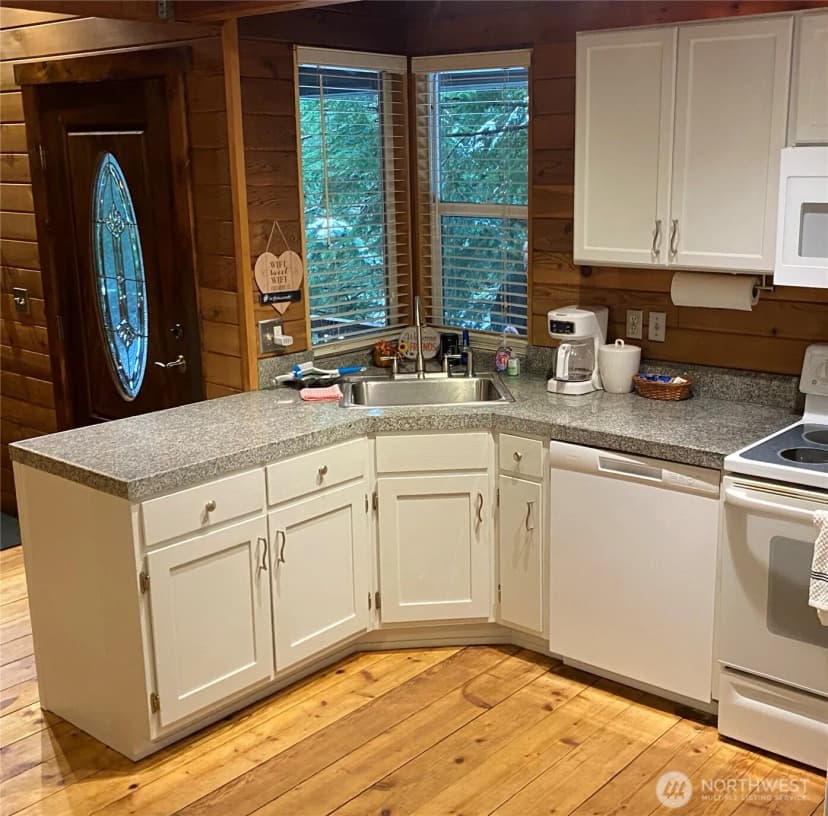 Property photo for 16726 Mountain Side Drive E, Greenwater photo 10