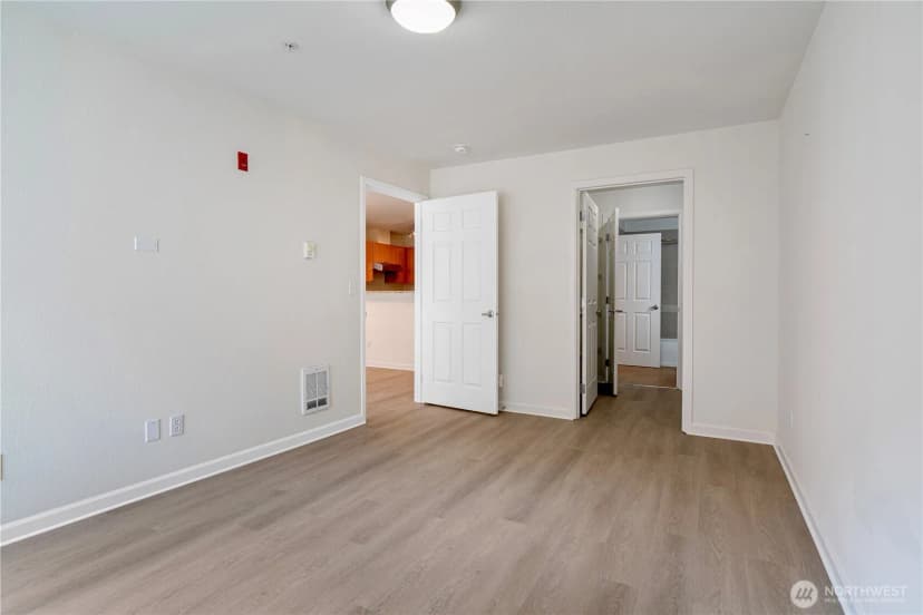 Property photo for 621 5th Ave N #103, Seattle photo 9