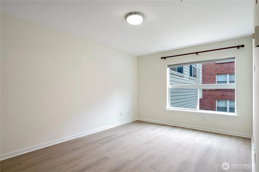 Property photo for 621 5th Ave N #103, Seattle photo 4