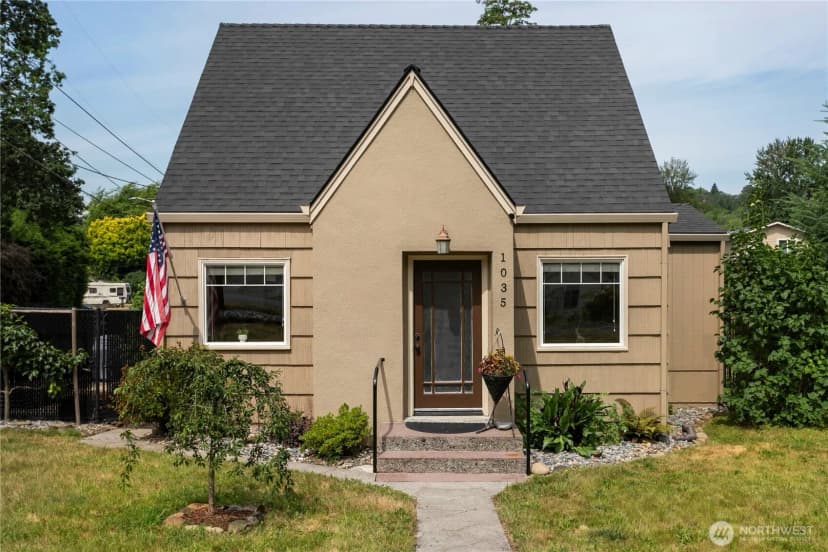 Property photo for 1035 5th Street, Washougal photo 2