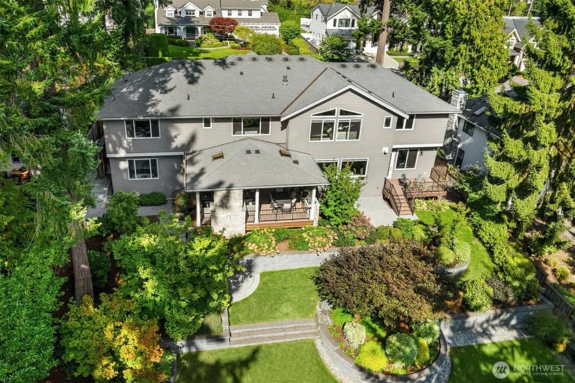 Property photo for 10461 Se 23rd Street, Bellevue photo 2