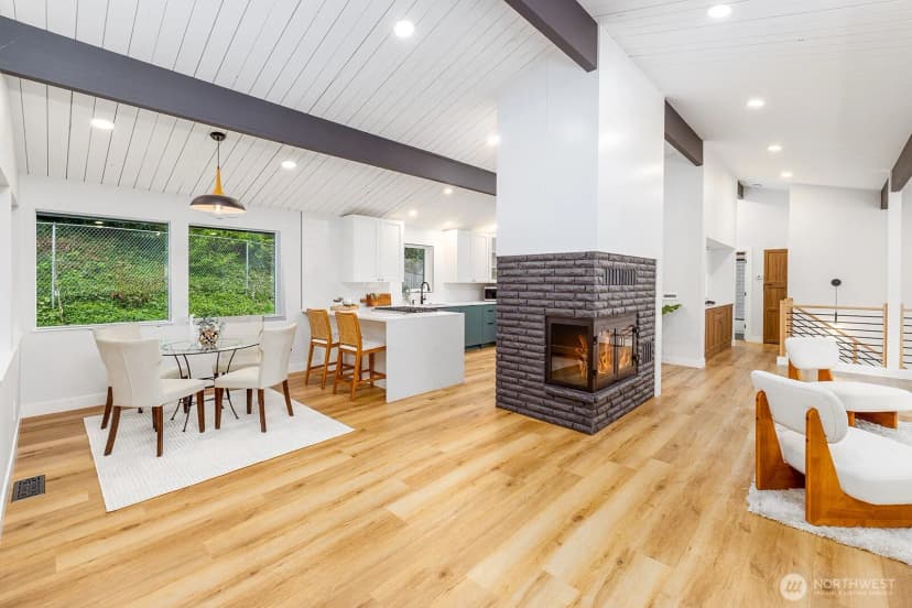 Property photo for 20231 37th Avenue Ne, Lake Forest Park photo 4