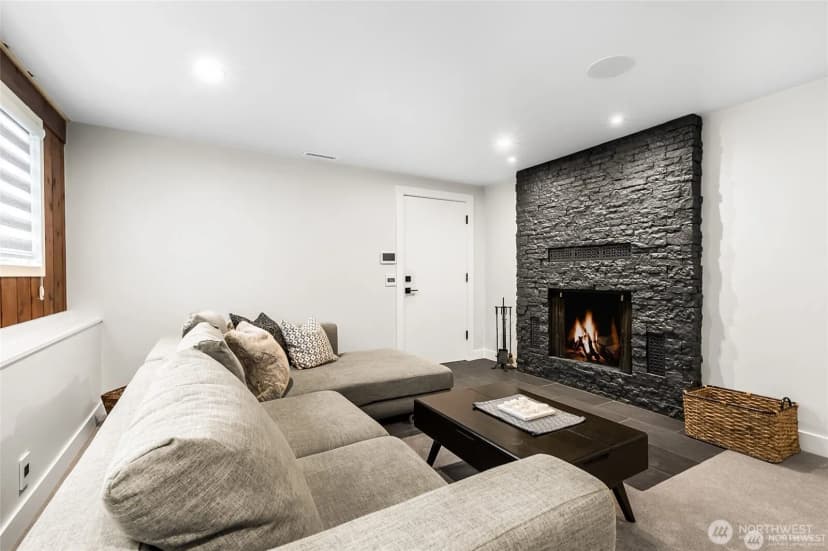 Property photo for 20231 37th Avenue Ne, Lake Forest Park photo 26