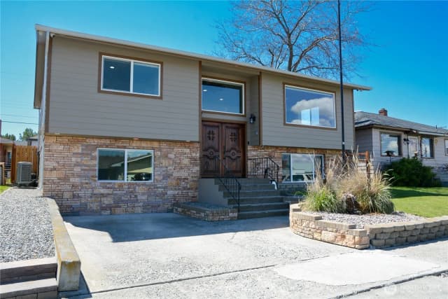 Property photo for 710 E 2nd Avenue, Odessa photo 3