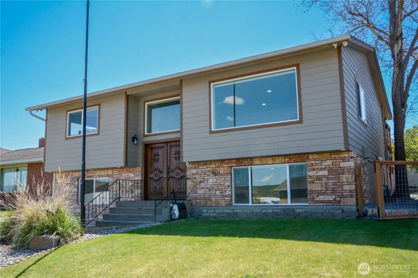Property photo for 710 E 2nd Avenue, Odessa photo 2