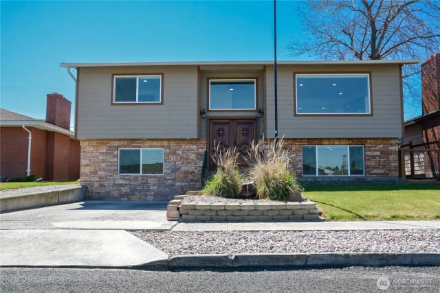Property photo for 710 E 2nd Avenue, Odessa