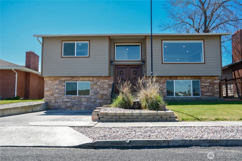 Property photo for 710 E 2nd Avenue, Odessa