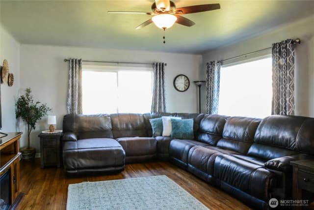Property photo for 112 E 5th Street, Lind photo 3