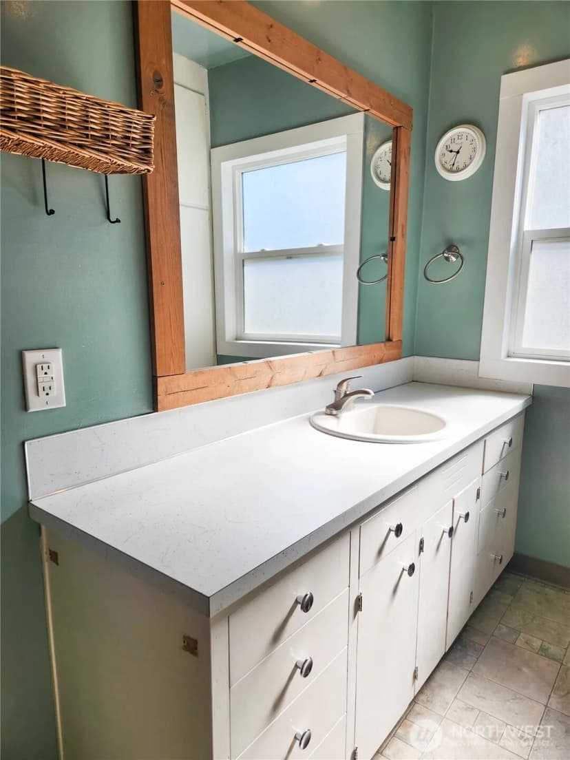 Property photo for 112 E 5th Street, Lind photo 18