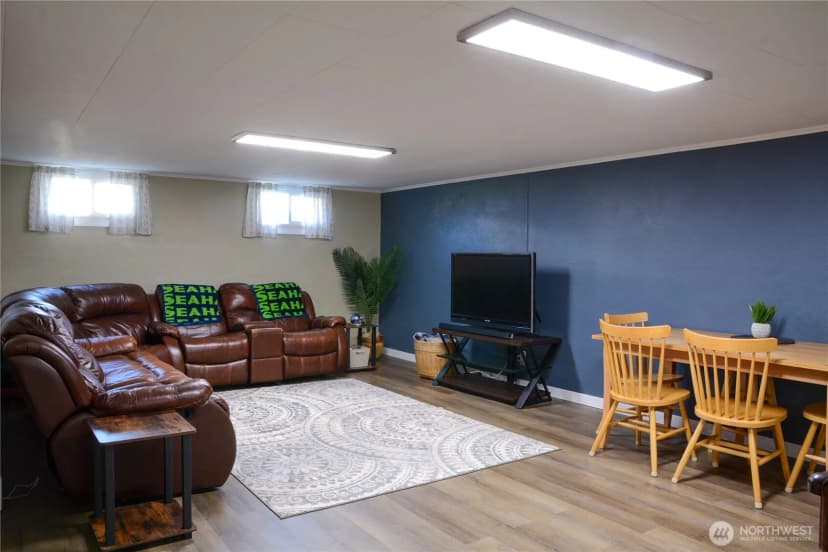 Property photo for 112 E 5th Street, Lind photo 22