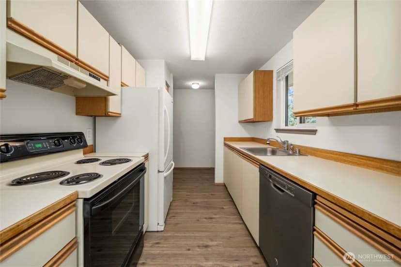 Property photo for 1239 Sw 132nd Lane #823, Burien photo 3