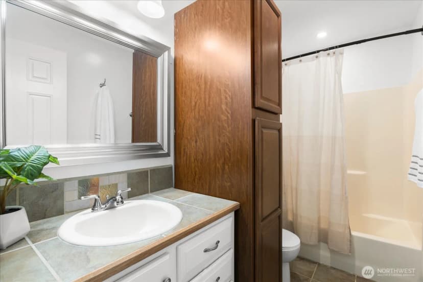 Property photo for 2111 201st Place Sw, Lynnwood photo 14