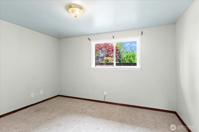Property photo for 2111 201st Place Sw, Lynnwood photo 23
