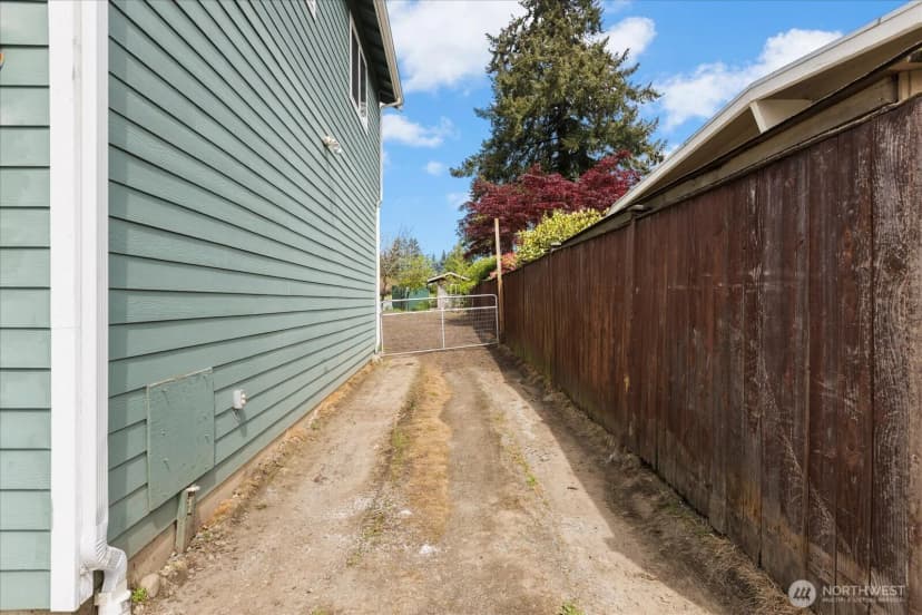 Property photo for 2111 201st Place Sw, Lynnwood photo 30